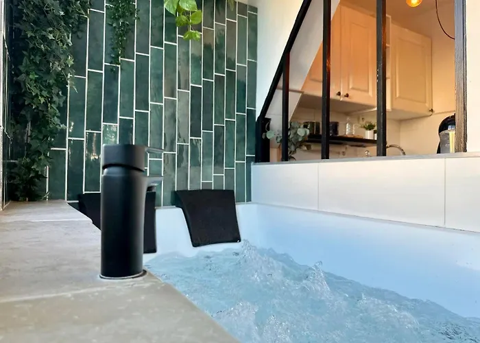 Splendide Loft Avec Jacuzzi Et Cinema - Cap D'agde アパート アグド